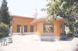 Seyyid Abd�lhak�m Arvasi hazretlerinin sohbetlerine kat�ld��� Ey�p'teki Ka�gari Dergah�